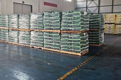 尋找原材料供應(yīng)商、員工加班加點(diǎn),化肥企業(yè)積極生產(chǎn)保障春耕